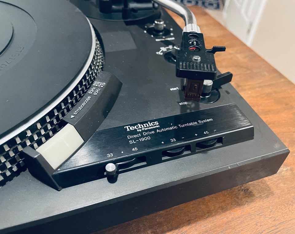 TECHNICS SL-1900 Direct Drive Automatic Turntable & AT Cartridge, by Panasonic