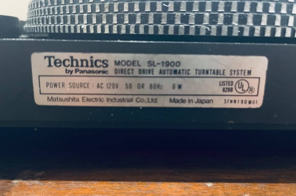 TECHNICS SL-1900 Direct Drive Automatic Turntable & AT Cartridge, by Panasonic
