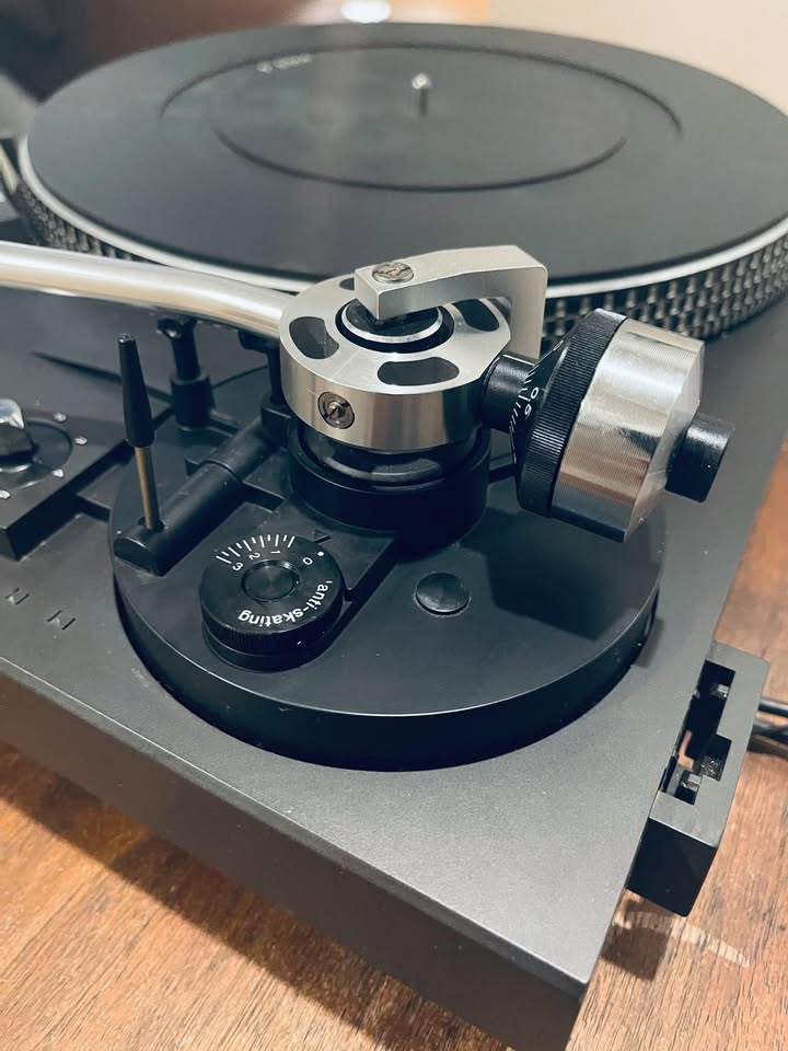 TECHNICS SL-1900 Direct Drive Automatic Turntable & AT Cartridge, by Panasonic