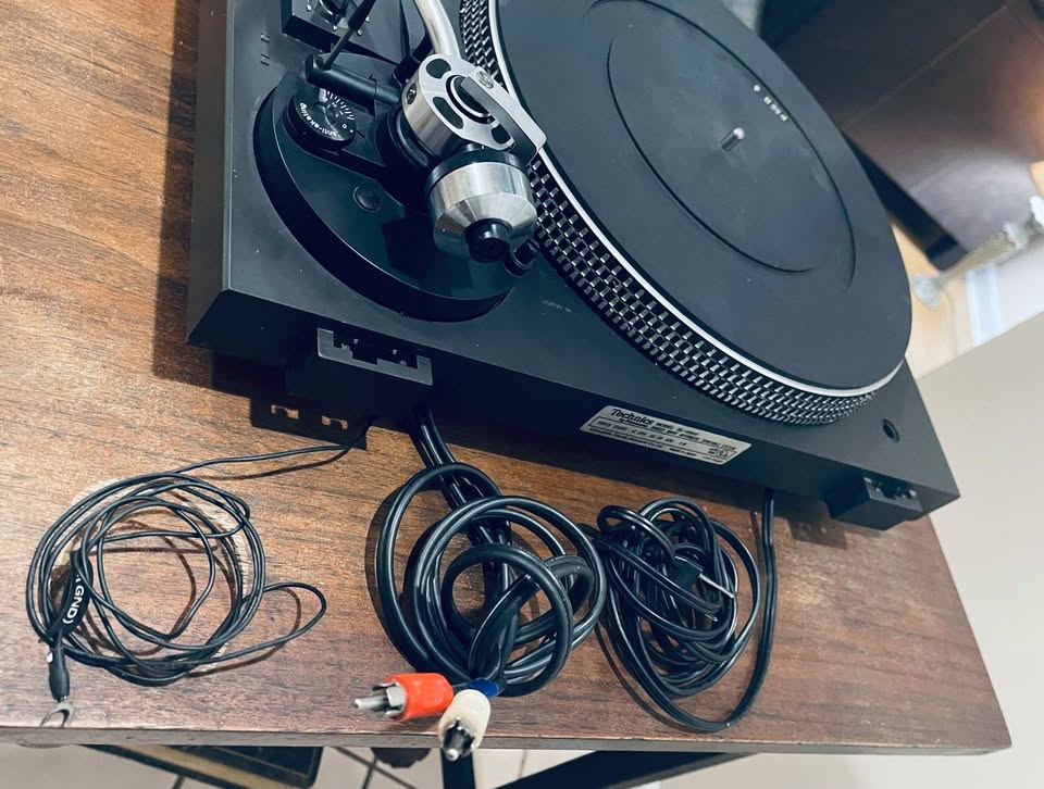 TECHNICS SL-1900 Direct Drive Automatic Turntable & AT Cartridge, by Panasonic