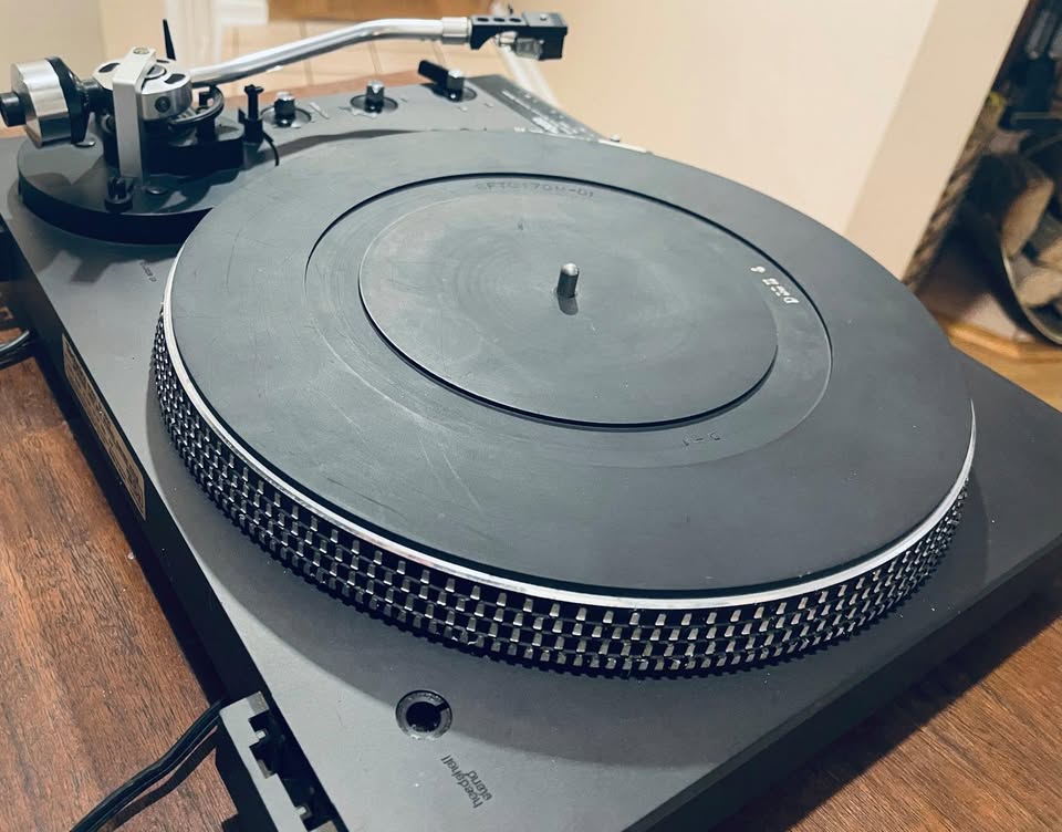 TECHNICS SL-1900 Direct Drive Automatic Turntable & AT Cartridge, by Panasonic