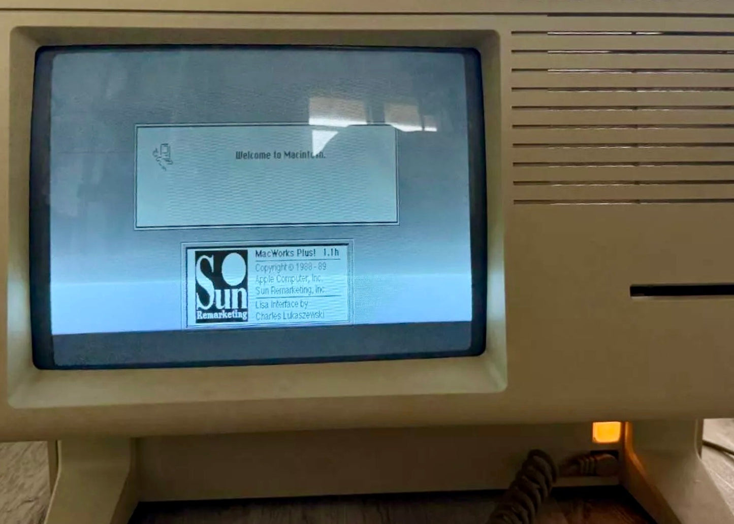 Apple LISA 2/5 Computer w/ Keyboard, Mouse, Manuals & Disk (WORKS) - reJUNKshop
