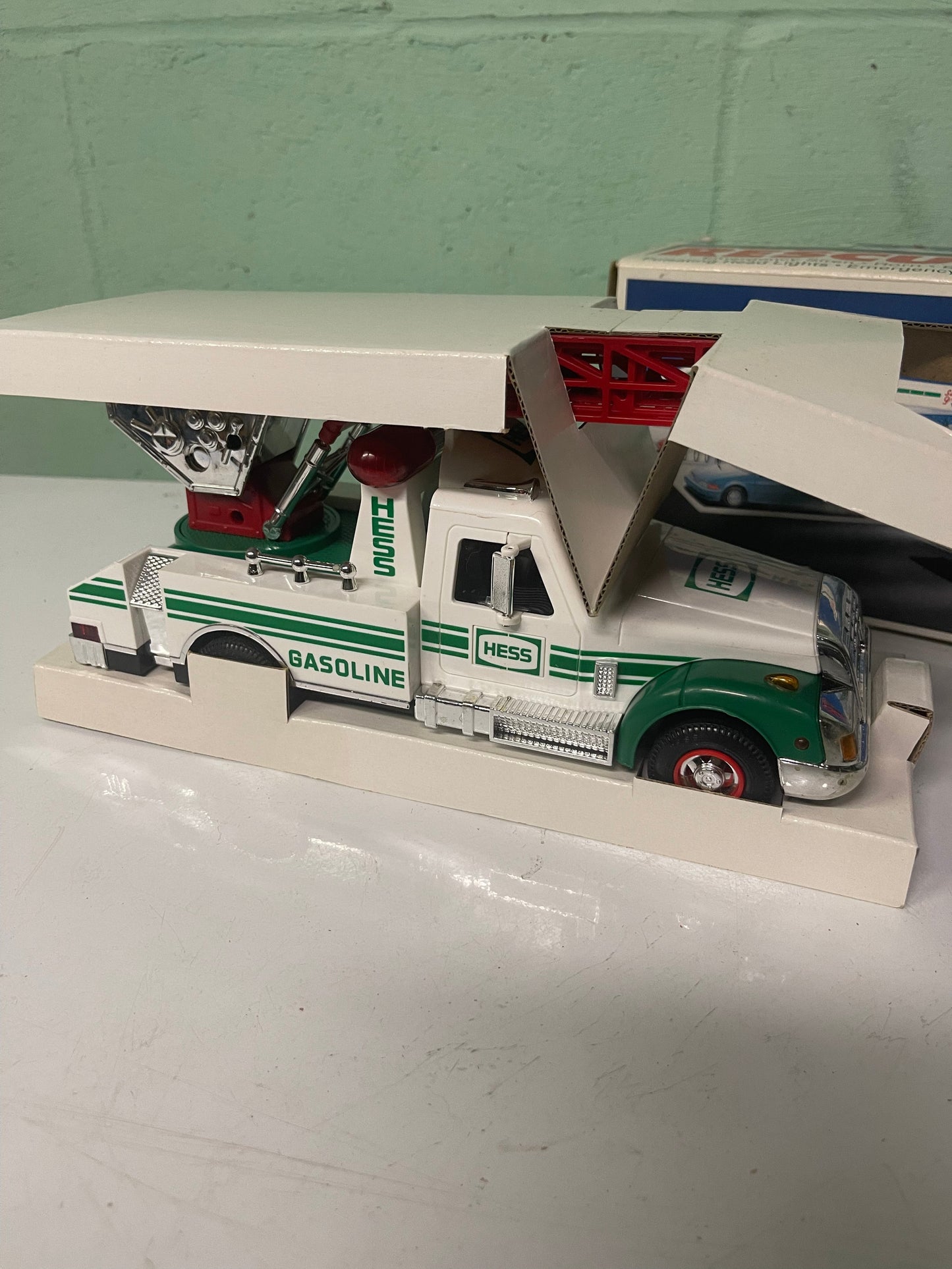 HESS Truck 1994 ‘Rescue Truck’; w/ Box - reJUNKshop