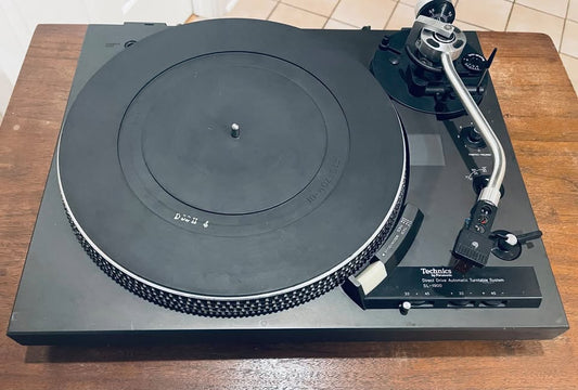 TECHNICS SL-1900 Direct Drive Automatic Turntable & AT Cartridge, by Panasonic