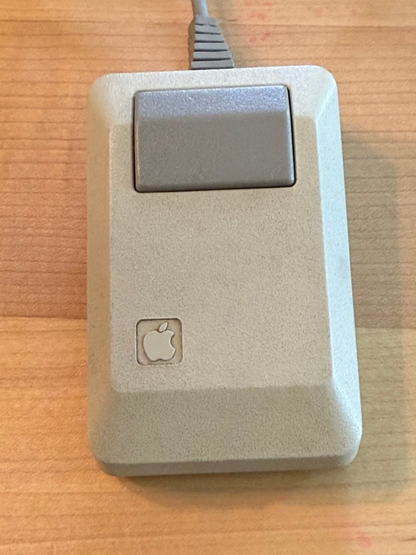 Apple LISA 2/5 Computer w/ Keyboard, Mouse, Manuals & Disk (WORKS) - reJUNKshop