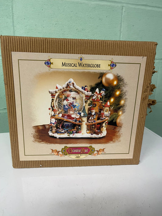 Collector’s Edition Musical Waterglobe; Grandeur Noel, 2001 - reJUNKshop