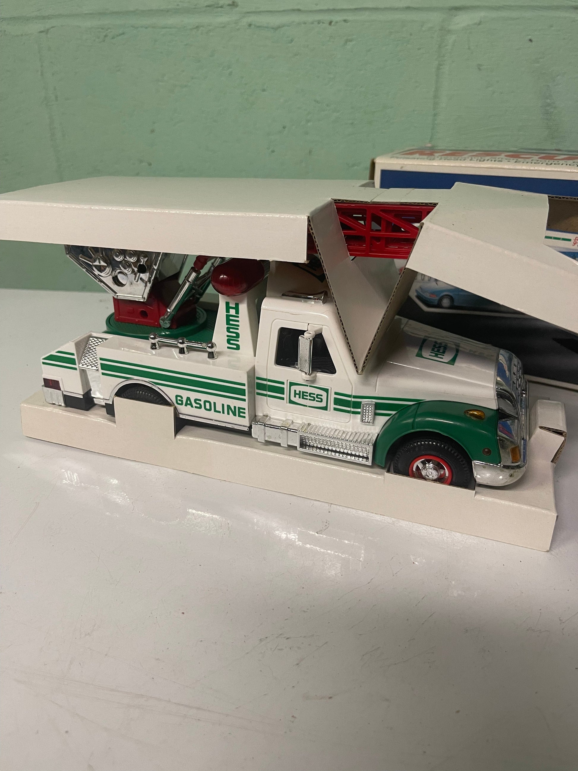 HESS Truck 1994 ‘Rescue Truck’; w/ Box - reJUNKshop