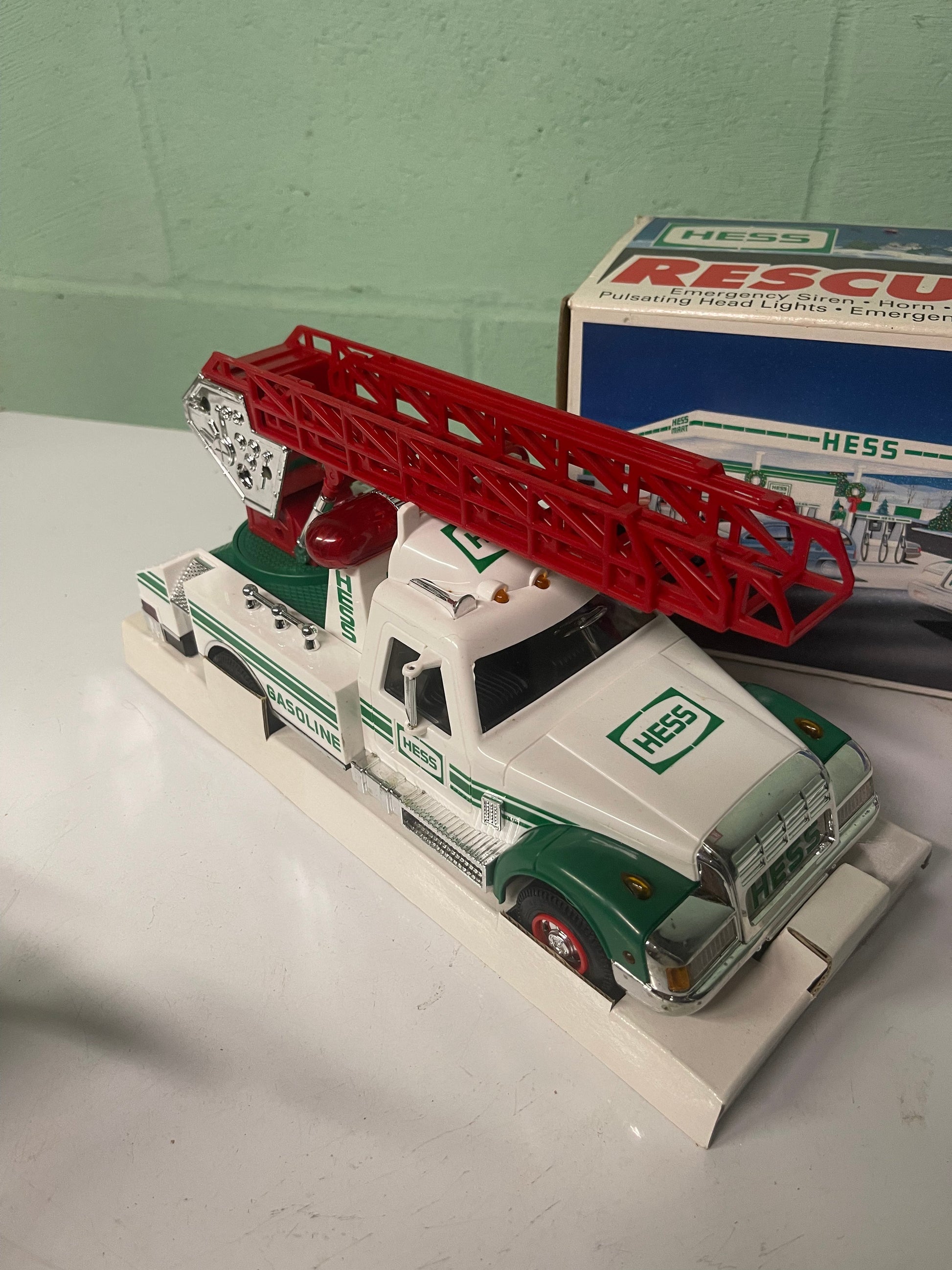 HESS Truck 1994 ‘Rescue Truck’; w/ Box - reJUNKshop